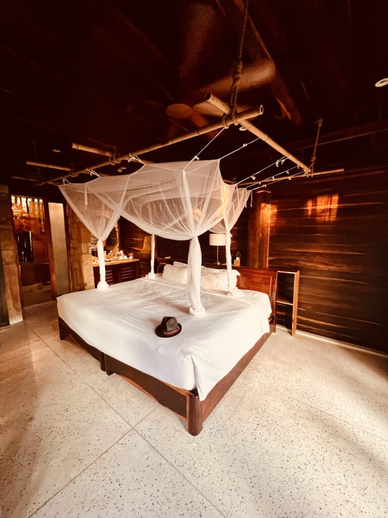 Pokój hotelowy w Ocean Bay Resort and Spa na wyspie Phu Quoc.