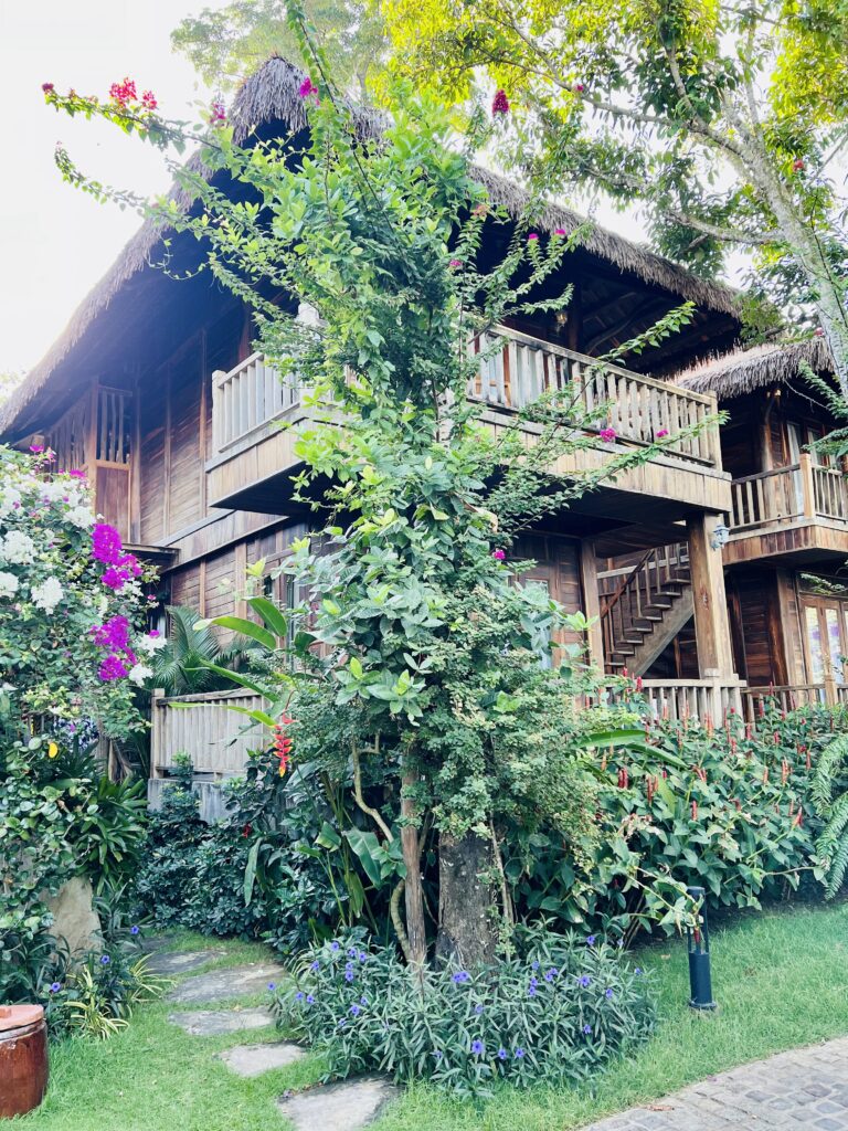 Domki hotelowe w Ocean Bay Resort and Spa na wyspie Phu Quoc w Wietnamie.