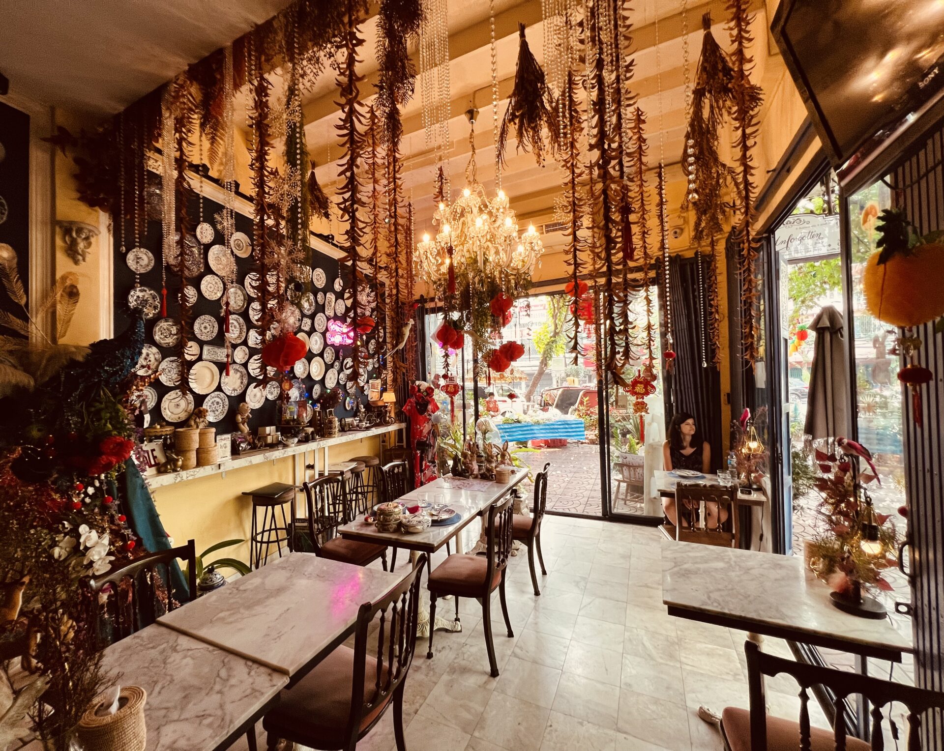 Lobby hostelu urządzone w stylu chińskim